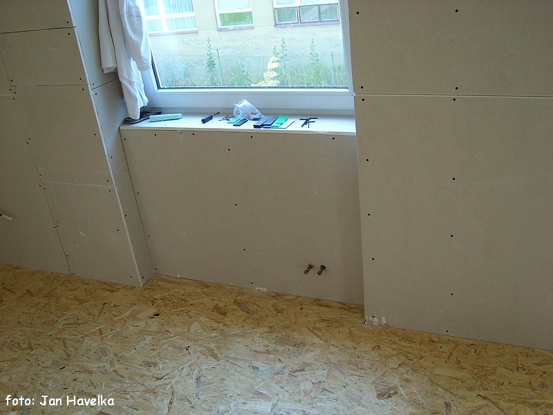 70.Nika pro umístění radiátorů pod okny