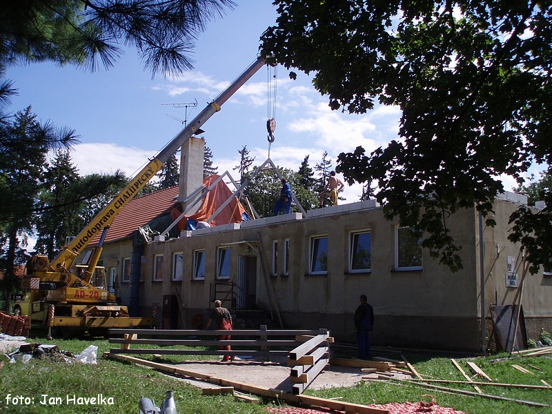 10.Stavba nové vystužené konstrukce krovu